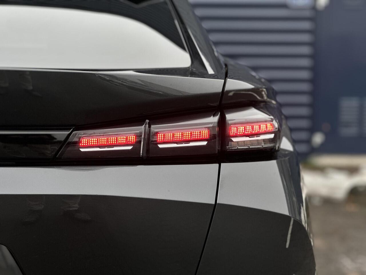 Peugeot 408 1.2 PureTech Allure Pack 130 EAT8 | Stoelverwarming | Climate Control | Adaptive Cruise Control | Parkeercamera/-sensoren | Apple Carplay/Android Auto | Sfeerverlichting | Draadloze telefoonlader | Voorruit verwarming | Keyless Entry/Start | Full LED |