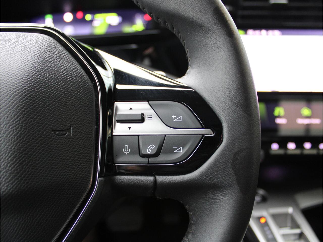 Peugeot 408 1.2 PureTech Allure Pack 130 EAT8 | Navi / Camera / Climate