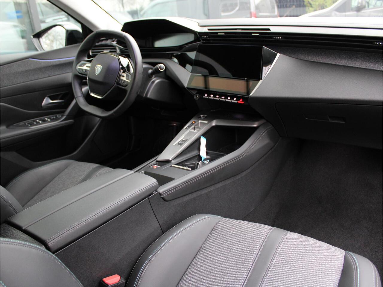 Peugeot 408 1.2 PureTech Allure Pack 130 EAT8 | Navi / Camera / Climate