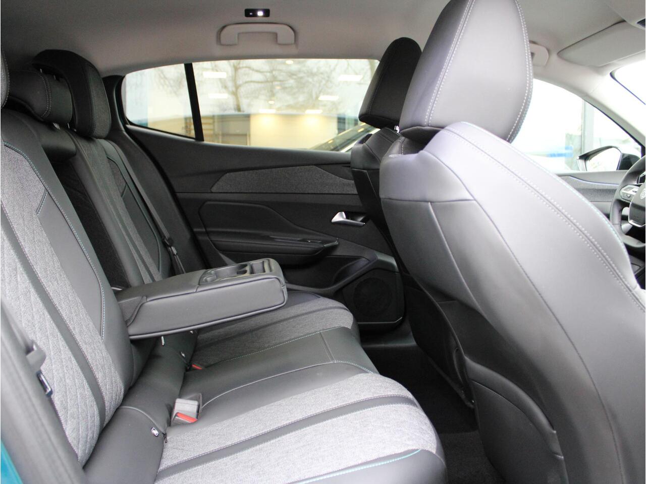 Peugeot 408 1.2 PureTech Allure Pack 130 EAT8 | Navi / Camera / Climate