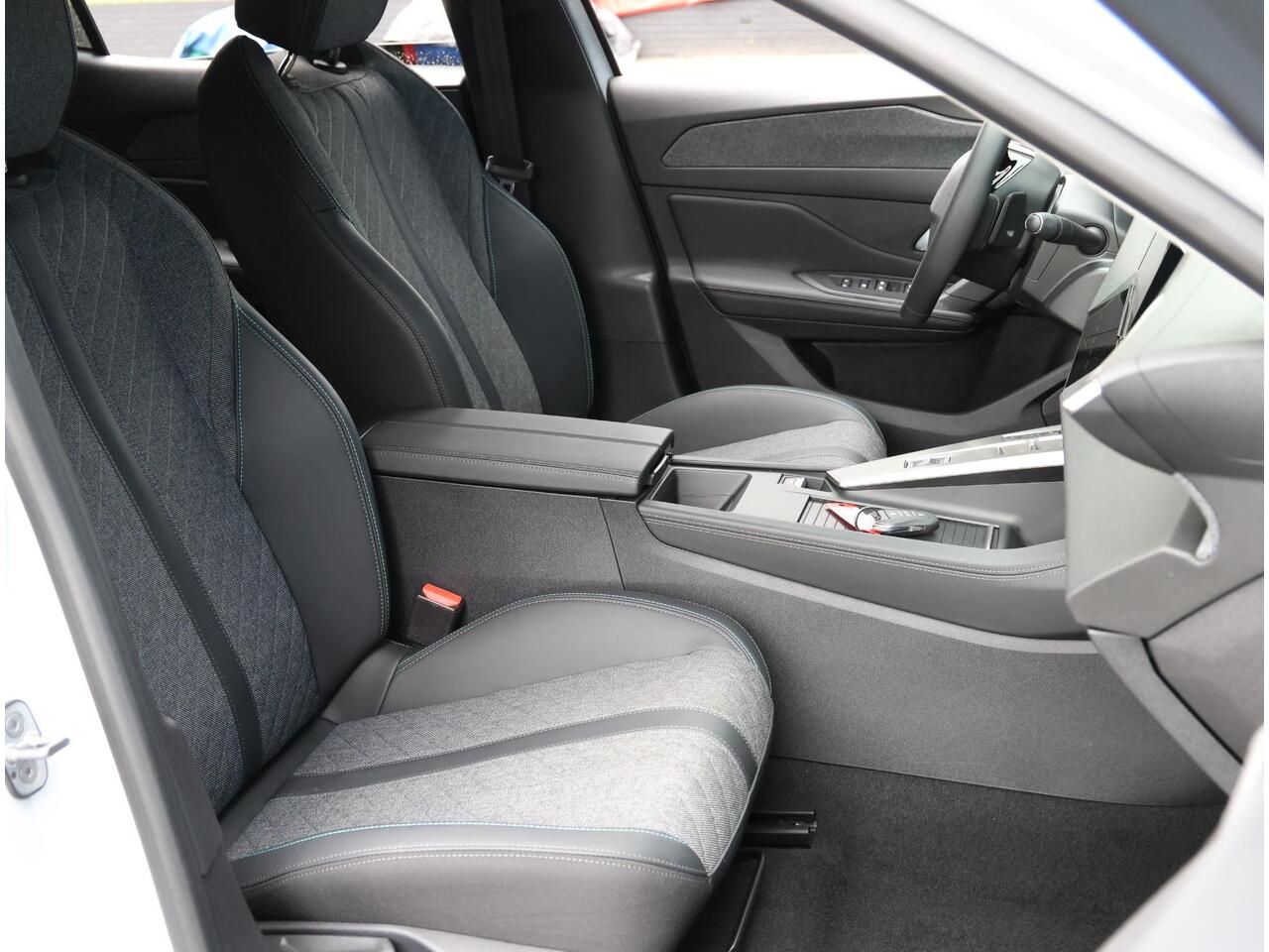 Peugeot 408 1.2 Hybrid 136PK e-DCS6 Allure | AUTOMAAT | AppleCarplay/AndroidAuto | Navigatie | Achteruitrijcamera | Parkeersensoren | FULL LED | Keyless Entry/Start | Adaptieve Cruise Control | Privacy Glass |