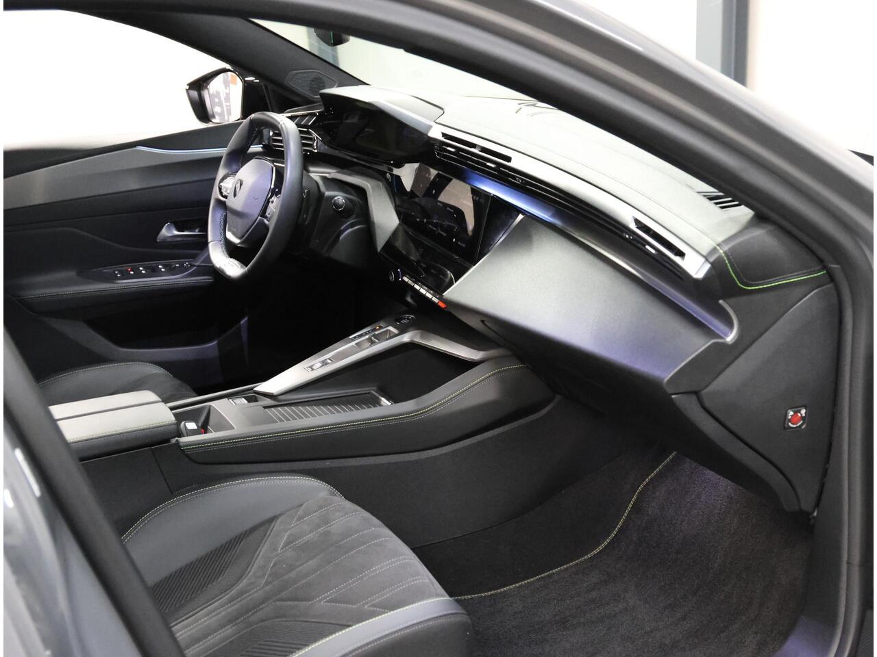 Peugeot 408 1.6 HYbrid 180PK GT | Elektrische achterklep | AppleCarPlay/AndroidAuto | 18"LMV | Navigatie | Adaptive Cruise Control | Climate Control | Camera | Keyless entry | Alcantara/Leer | Privacy Glass |