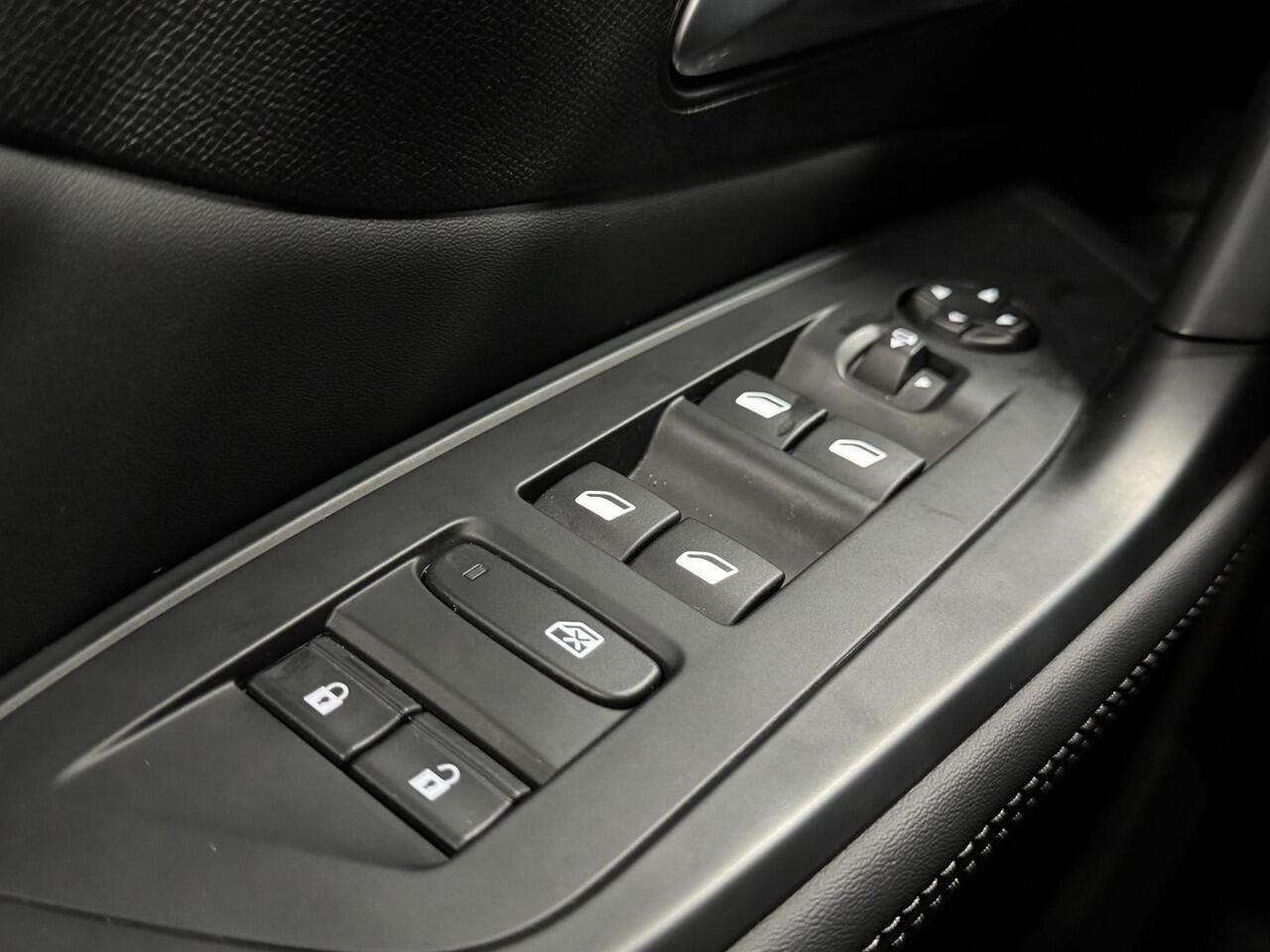 Peugeot 408 1.2 PureTech Allure 130pk Automaat | Navigatie | Climate Control | Digitaal Dashboard| ParkeerSensoren | Apple Carplay/Android Auto | LED Verlichting | Keyless entry ( Vestiging - Vianen Tel: 0347-371248 )