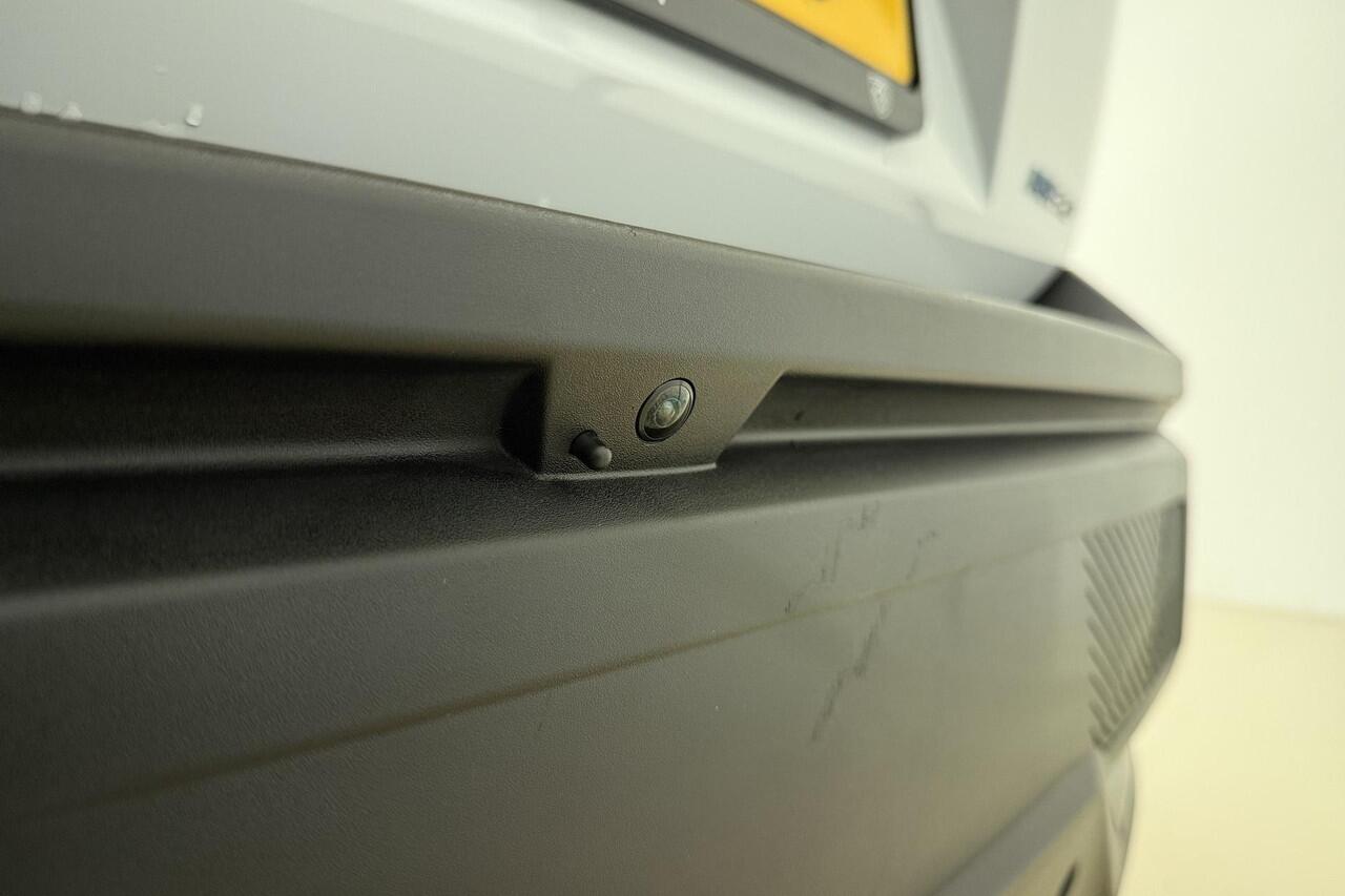 Peugeot 408 1.6 HYbrid GT 180 EAT8 Automaat | Navigatie | Camera | Keyless | Lichtmetalen velgen | Draadloze telefoonlader | Adaptive cruise control