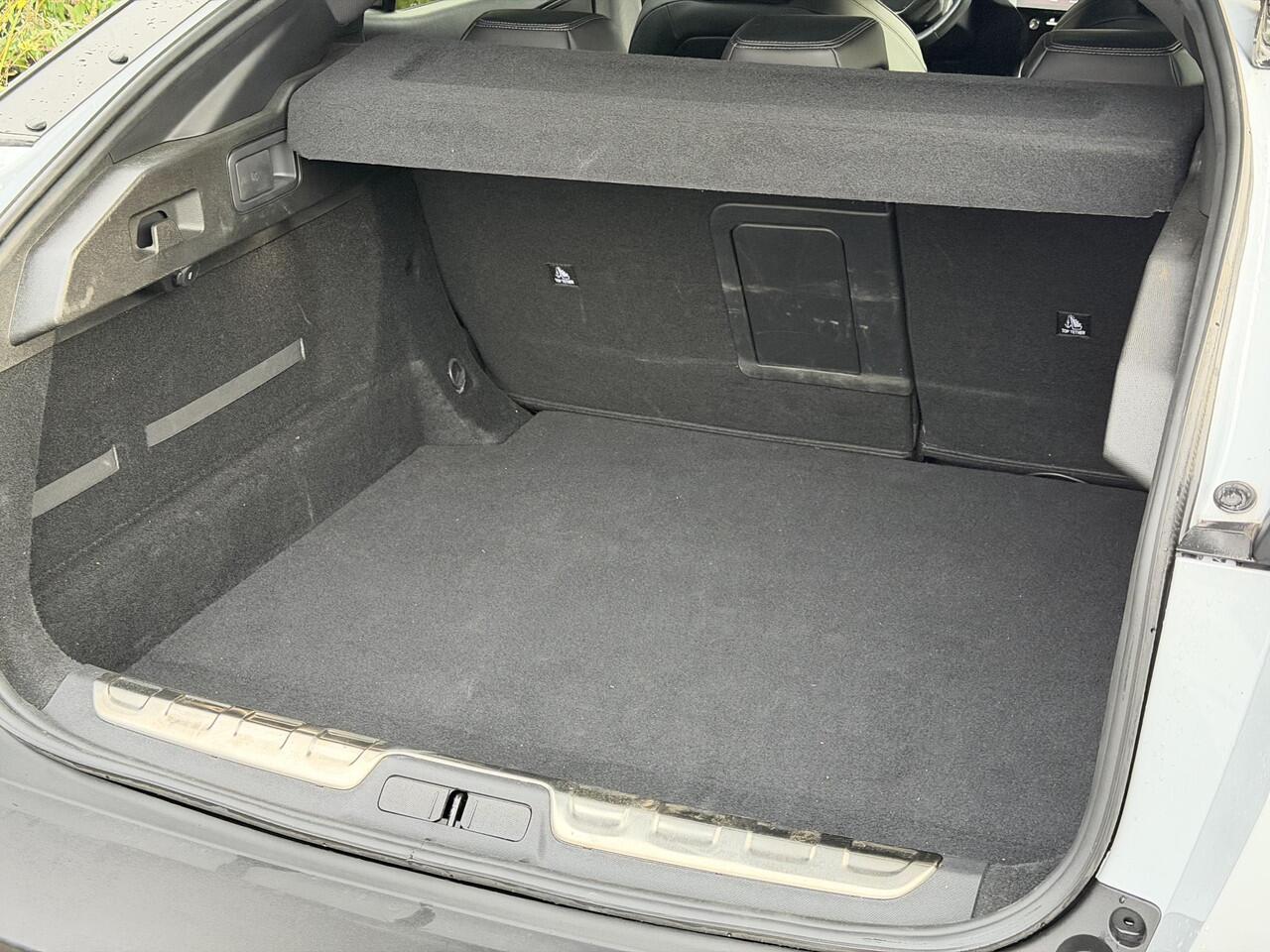 Peugeot 408 GT 1.2 Hybrid 136PK e-DCS6 Automaat Navigatie, Achteruitrijcamera, Keyless, Parkeersensoren, Stuurwielverwarming, Apple Carplay, Android Auto