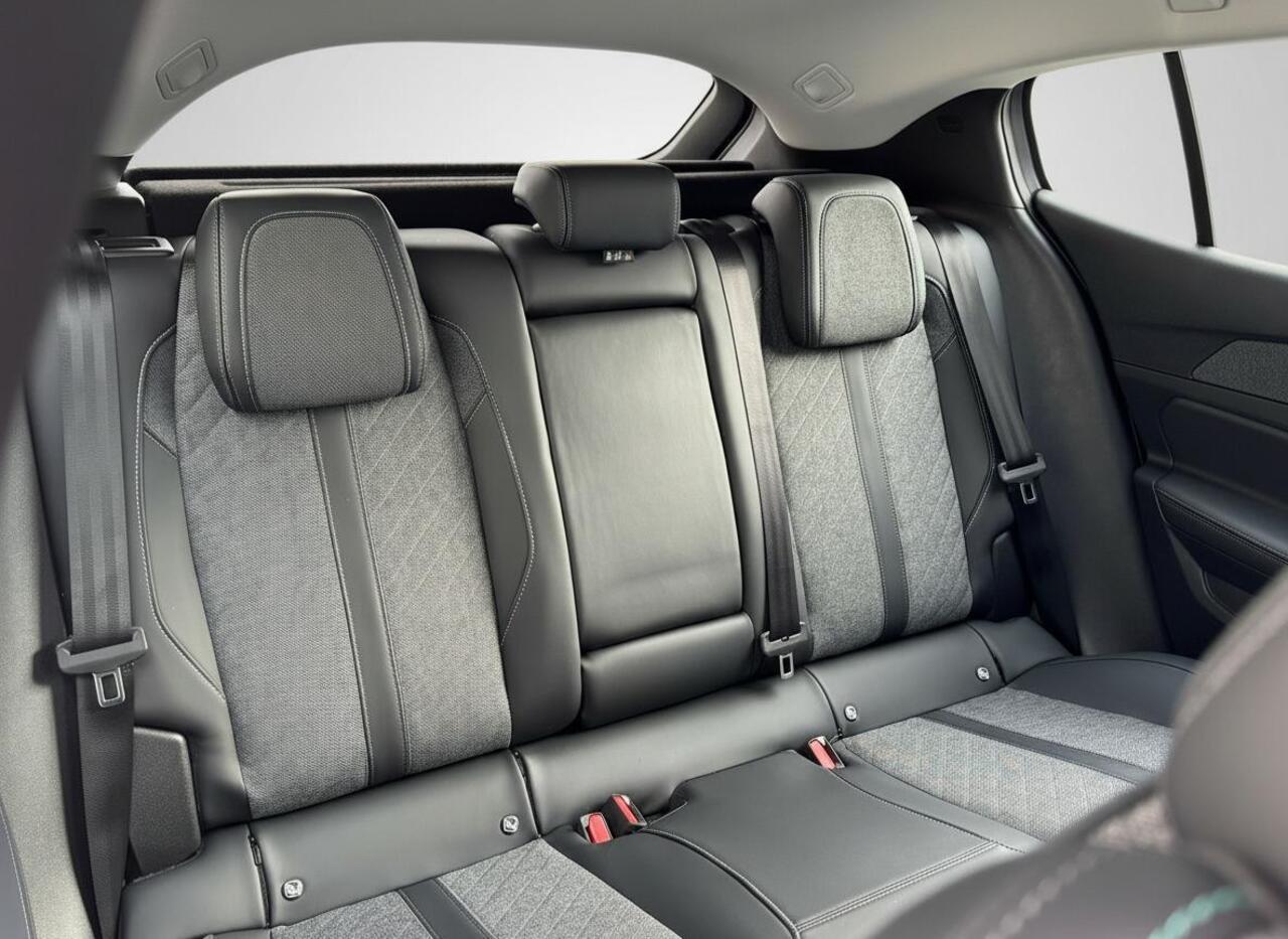 Peugeot 408 1.2 Hybrid 136 e-DCS6 Allure | 19 inch | Camera | Adapt. cruise | Prijs is rijklaar