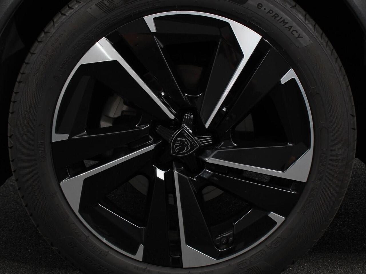 Peugeot 408 1.2 PureTech Allure 130 Automaat | Navigatie | Apple Carplay/Android Auto | Climate Control | Cruise Control | Virtual cockpit | PDC VA + Camera | Full LED | LM Velgen