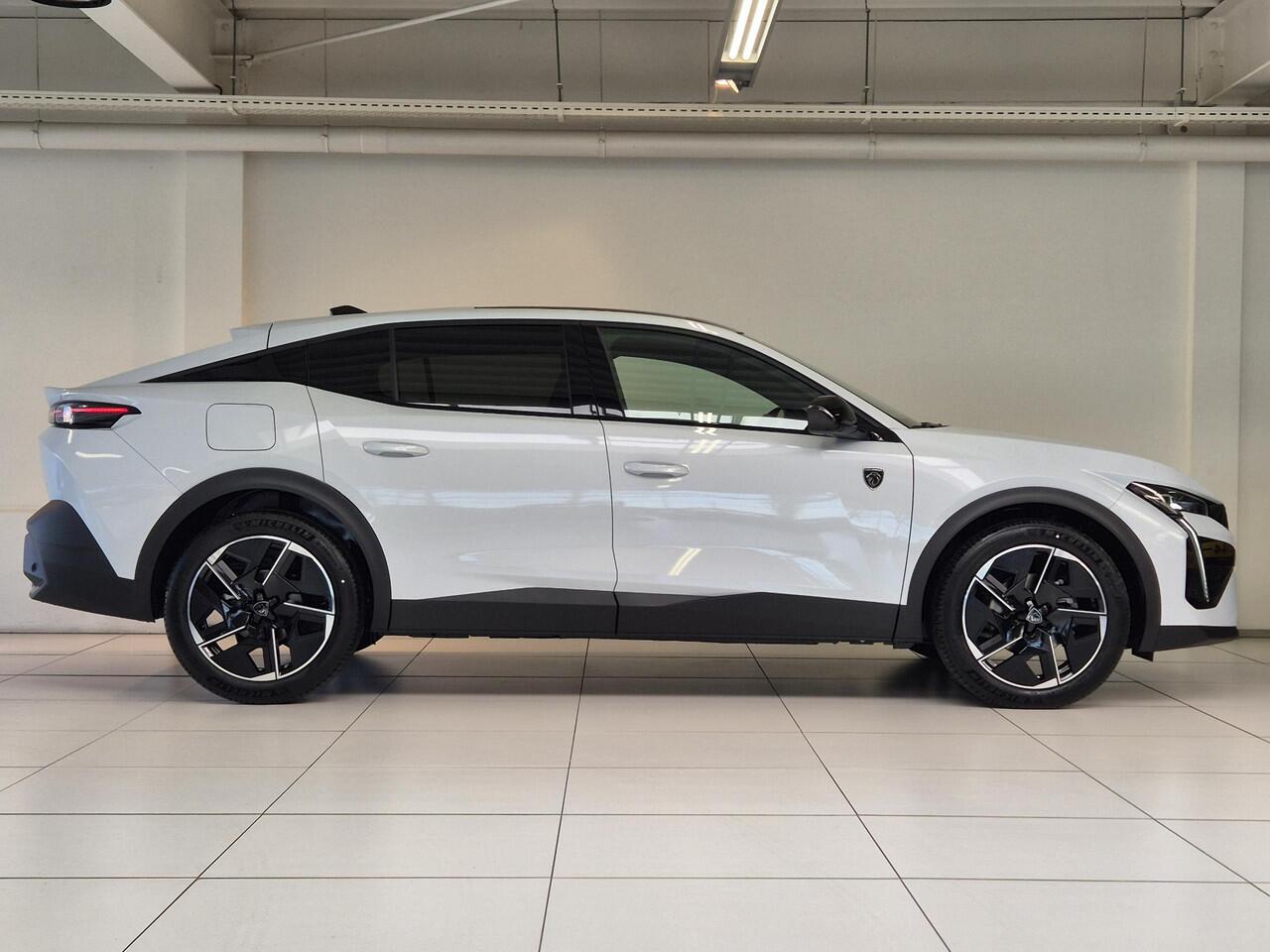 Peugeot 408 1.2 Hybrid 136 e-DCS6 GT | Automaat | Panoramisch Schuifdak | Navigatie | 360° Camera | Stoel/Stuurverwaming | AGR Comfortstoel | Apple Carplay/Android Auto |