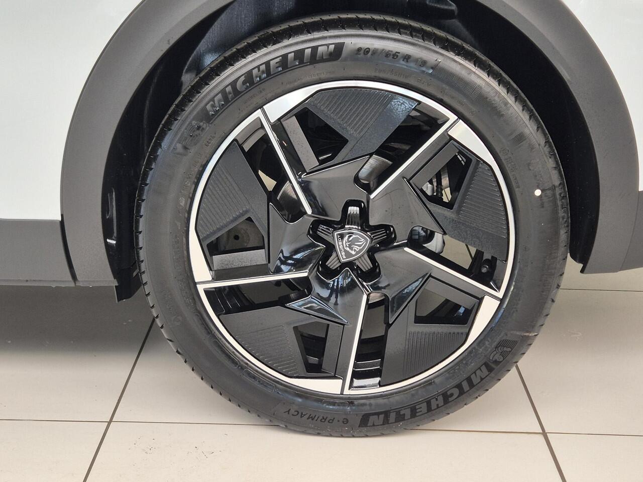 Peugeot 408 1.2 Hybrid 136 e-DCS6 GT | Automaat | Panoramisch Schuifdak | Navigatie | 360° Camera | Stoel/Stuurverwaming | AGR Comfortstoel | Apple Carplay/Android Auto |