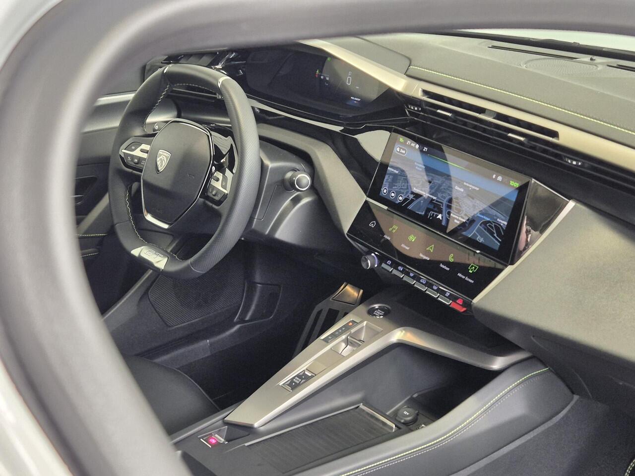 Peugeot 408 1.2 Hybrid 136 e-DCS6 GT | Automaat | Panoramisch Schuifdak | Navigatie | 360° Camera | Stoel/Stuurverwaming | AGR Comfortstoel | Apple Carplay/Android Auto |