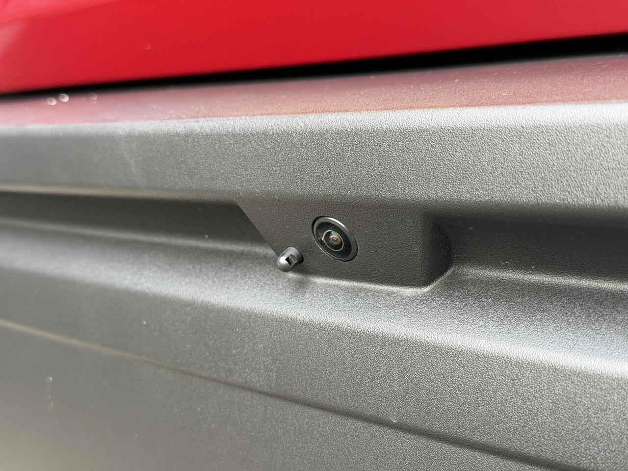 Peugeot 408 GT 1.6 HYbrid 180PK EAT8 Automaat Navigatie, Rondomzichtcamera, Leder, Stoel & Stuurwielverwarming, Elektrische Kofferklep, Apple Carplay, Android Auto