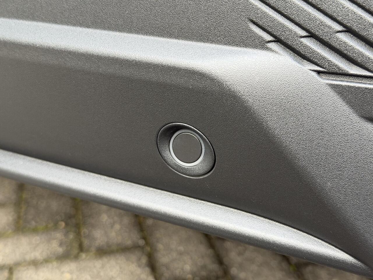 Peugeot 408 GT 1.6 HYbrid 180PK EAT8 Automaat Navigatie, Rondomzichtcamera, Leder, Stoel & Stuurwielverwarming, Elektrische Kofferklep, Apple Carplay, Android Auto