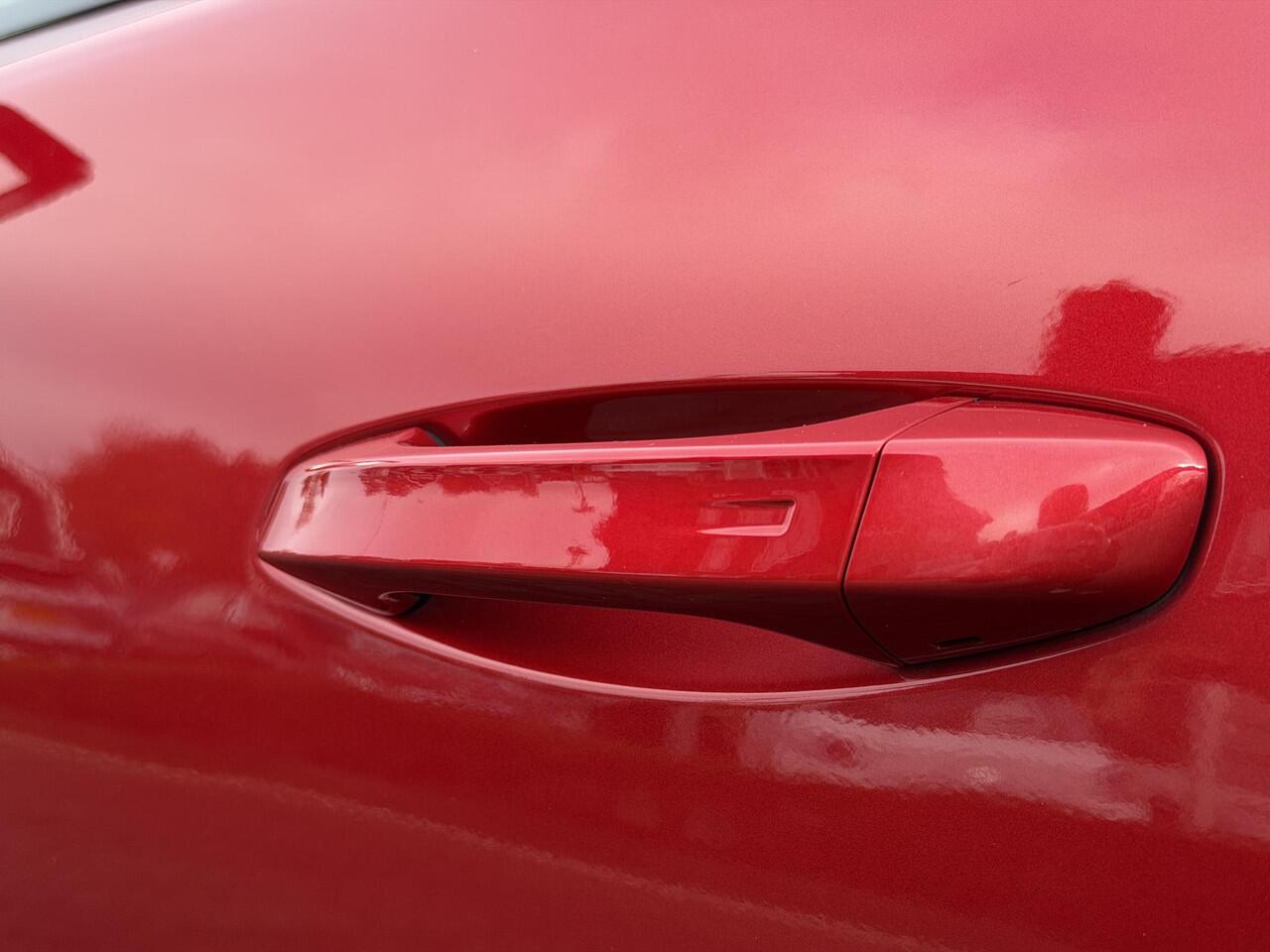 Peugeot 408 GT 1.6 HYbrid 180PK EAT8 Automaat Navigatie, Rondomzichtcamera, Leder, Stoel & Stuurwielverwarming, Elektrische Kofferklep, Apple Carplay, Android Auto