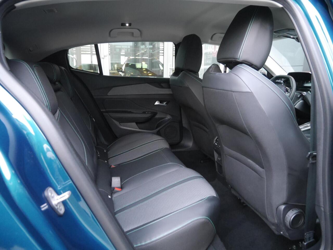 Peugeot 408 1.2 Hybrid 145 e-DCS6 Allure | 19 inch lichtmetalen velgen | Draadloze telefoonoplader | Adaptive cruise control | Achteruitrijcamera | Keyless entry en start | Climate control