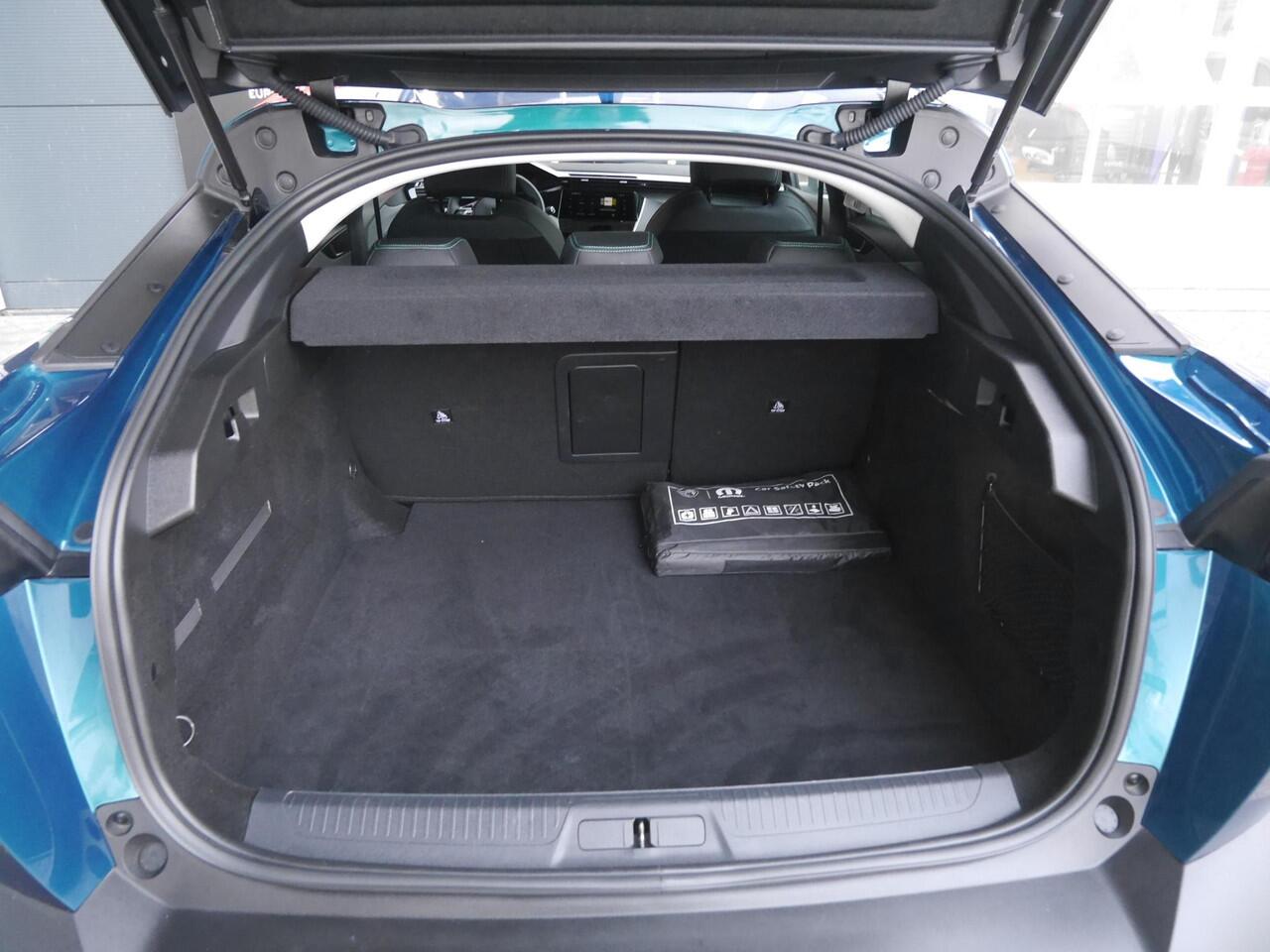 Peugeot 408 1.2 Hybrid 145 e-DCS6 Allure | 19 inch lichtmetalen velgen | Draadloze telefoonoplader | Adaptive cruise control | Achteruitrijcamera | Keyless entry en start | Climate control