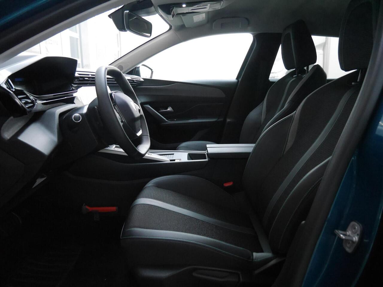 Peugeot 408 1.2 Hybrid 145 e-DCS6 Allure | 19 inch lichtmetalen velgen | Draadloze telefoonoplader | Adaptive cruise control | Achteruitrijcamera | Keyless entry en start | Climate control