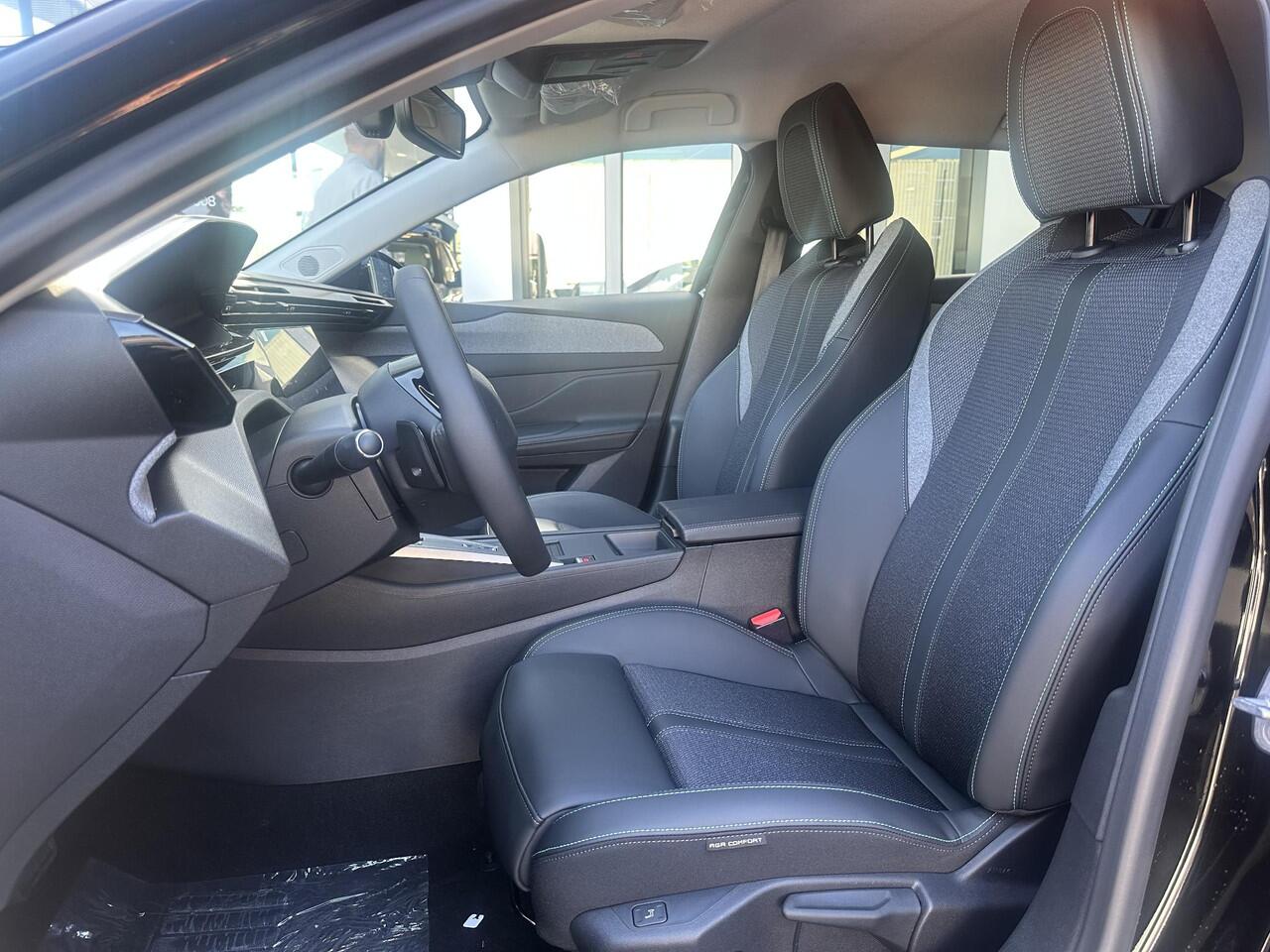 Peugeot 408 1.6 HYbrid 225 EAT8 Allure Avantage | Rondomcamera | Adaptive Cruise Control | Apple Carplay/Android Auto | Stoel-/Stuurverwarming | AGR bestuurderstoel | Draadloze telefoonlader | Keyless Entry/Start |