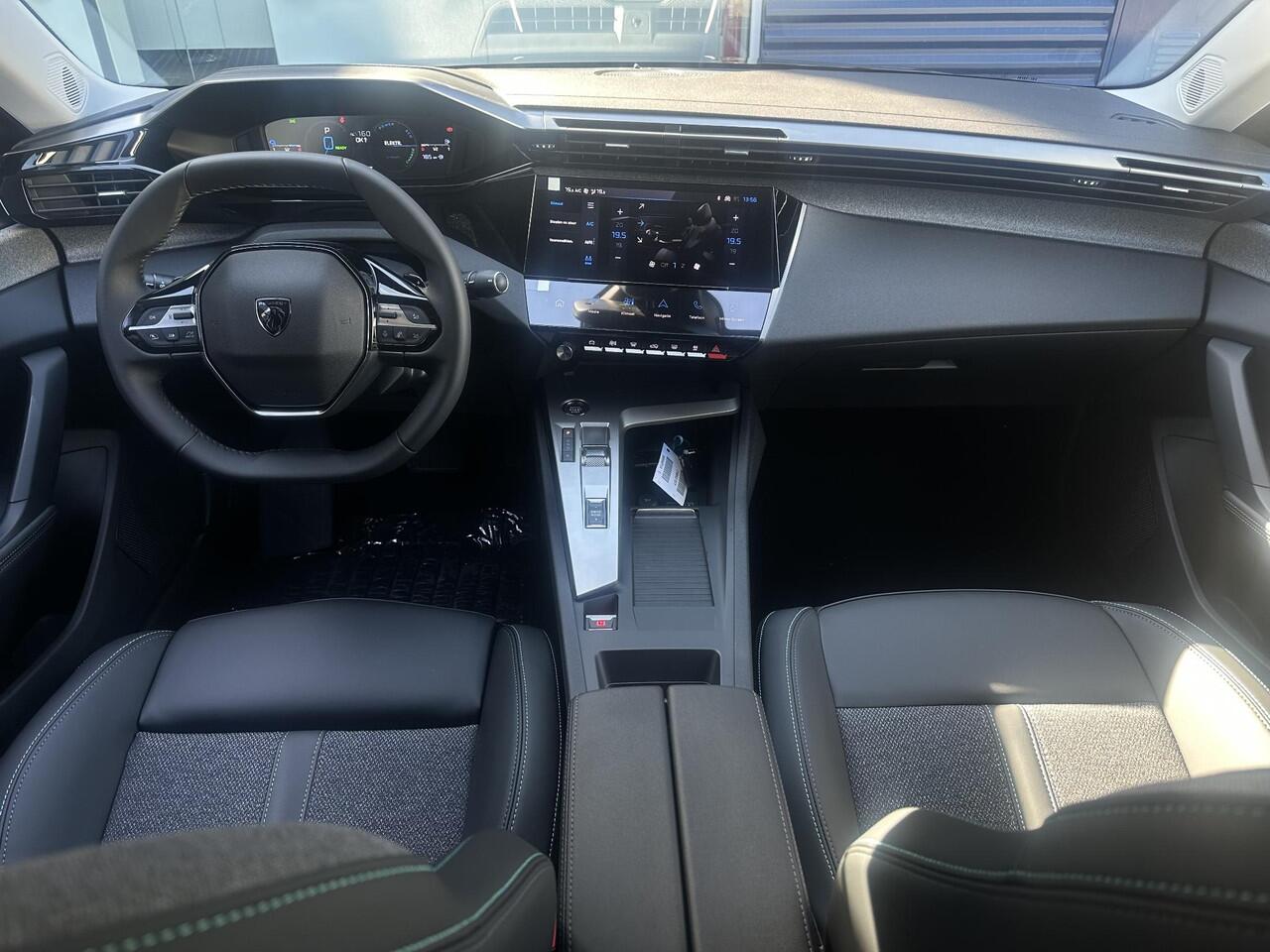 Peugeot 408 1.6 HYbrid 225 EAT8 Allure Avantage | Rondomcamera | Adaptive Cruise Control | Apple Carplay/Android Auto | Stoel-/Stuurverwarming | AGR bestuurderstoel | Draadloze telefoonlader | Keyless Entry/Start |