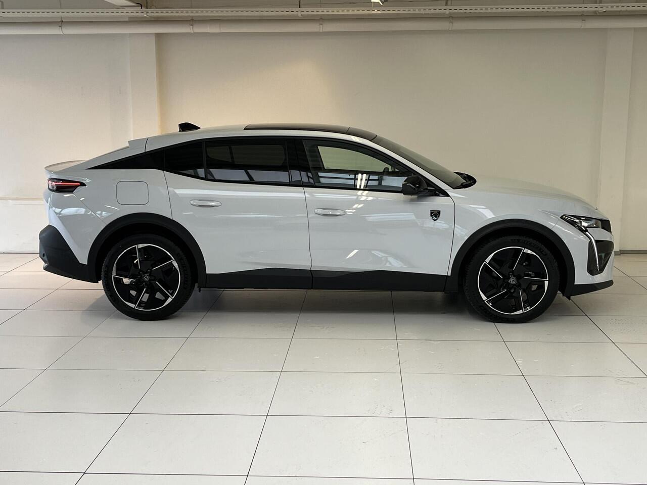 Peugeot 408 1.2 Hybrid 145 e-DCS6 GT Bekleding Alcantara/kunstleder, Panoramisch schuifdak, 360 Vision & Drive Assist Plus Pack, navigatie.