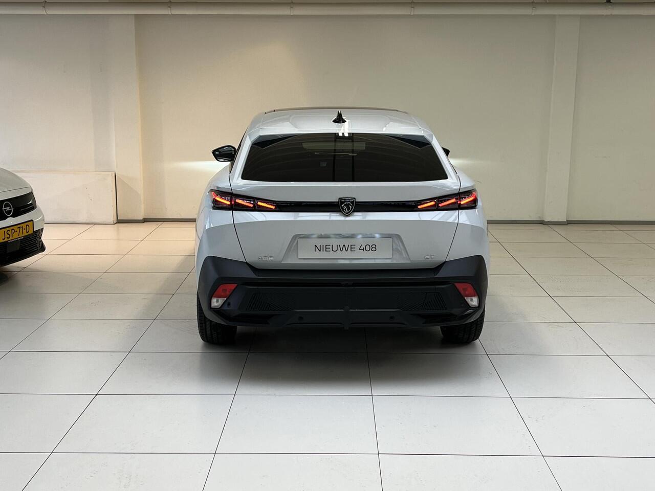 Peugeot 408 1.2 Hybrid 145 e-DCS6 GT Bekleding Alcantara/kunstleder, Panoramisch schuifdak, 360 Vision & Drive Assist Plus Pack, navigatie.