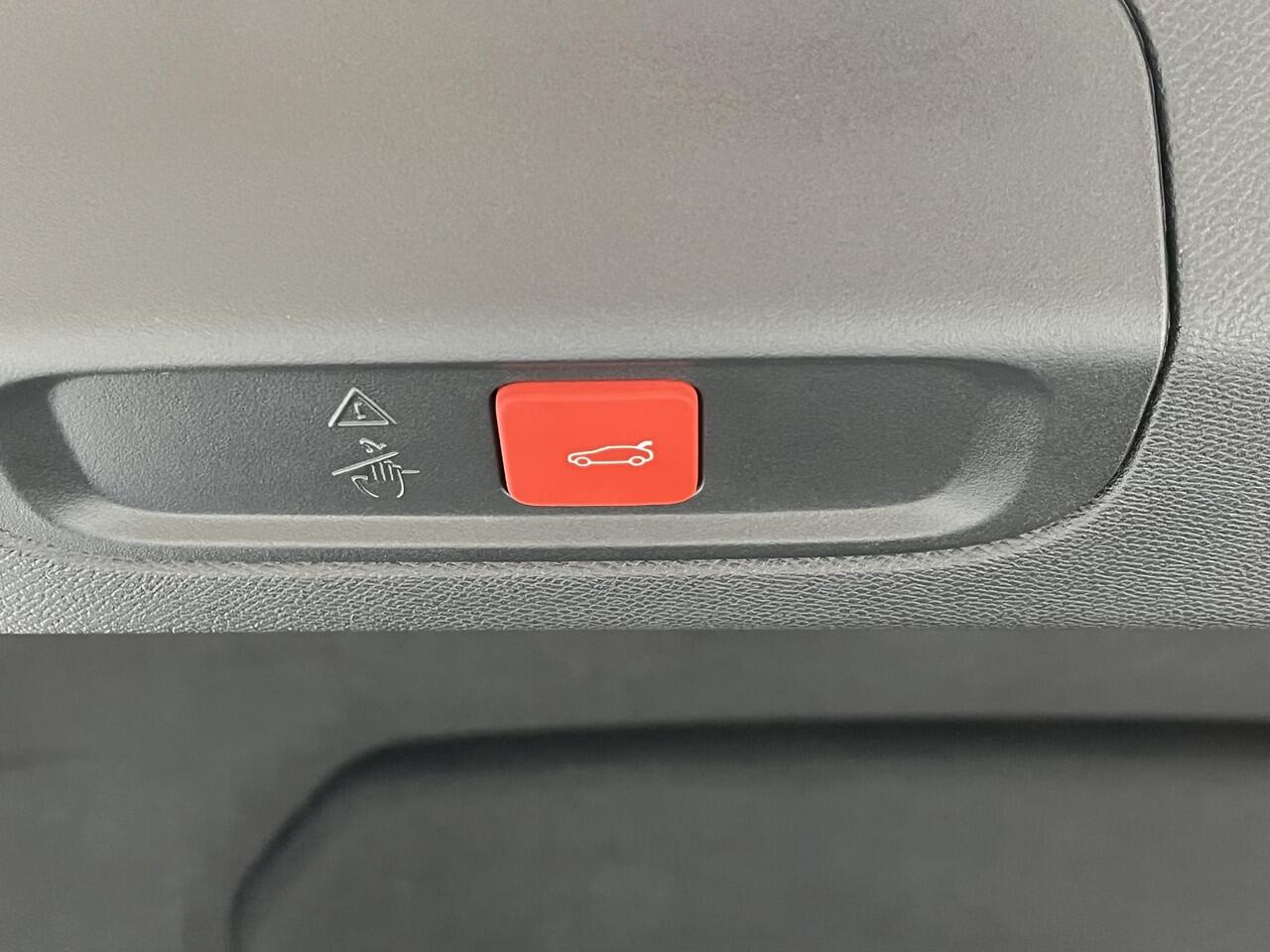 Peugeot 408 1.2 Hybrid 145 e-DCS6 GT Bekleding Alcantara/kunstleder, Panoramisch schuifdak, 360 Vision & Drive Assist Plus Pack, navigatie.