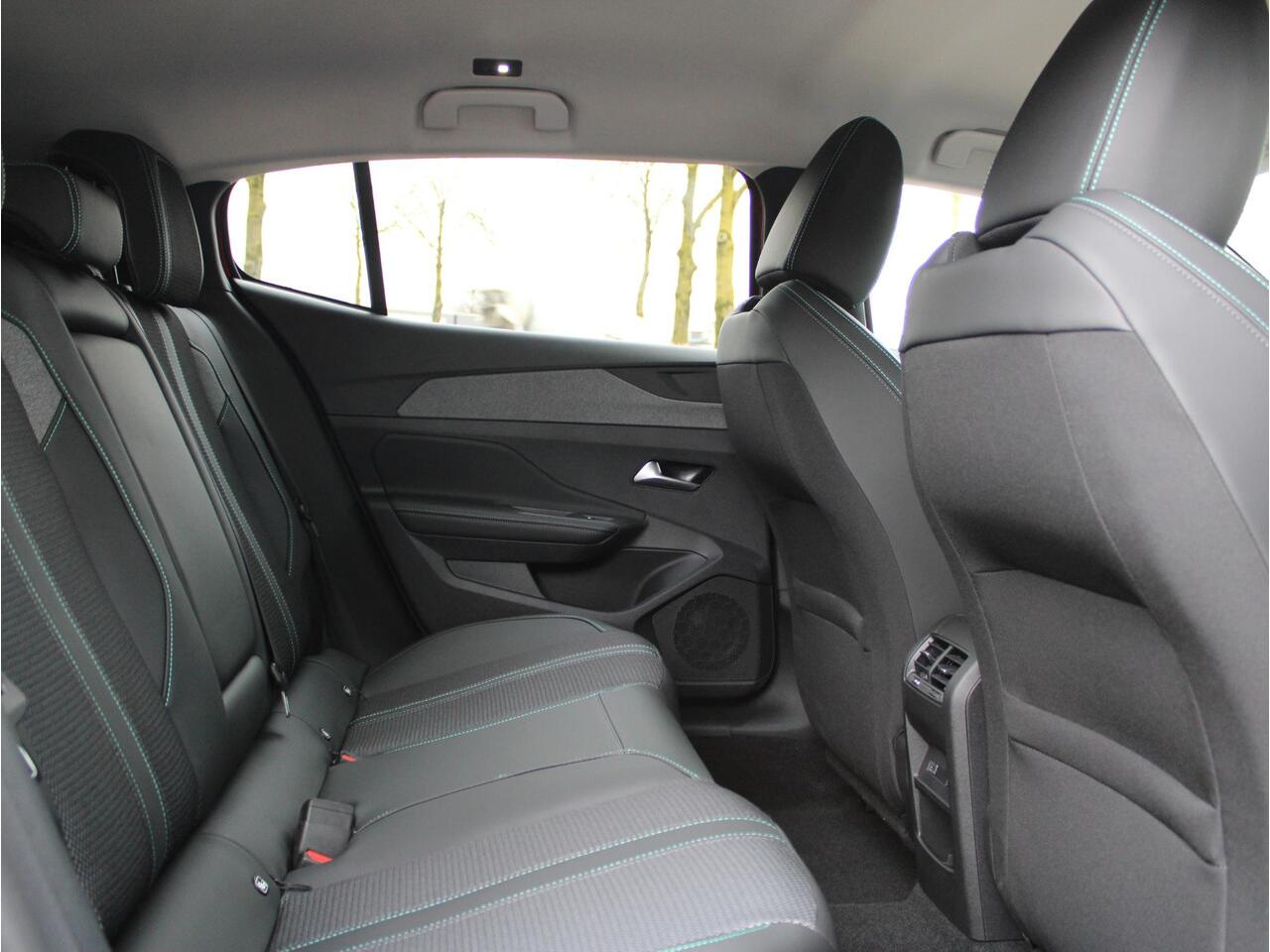 Peugeot 408 1.6 HYbrid 225 EAT8 Allure Avantage VOORRAAD KORTING