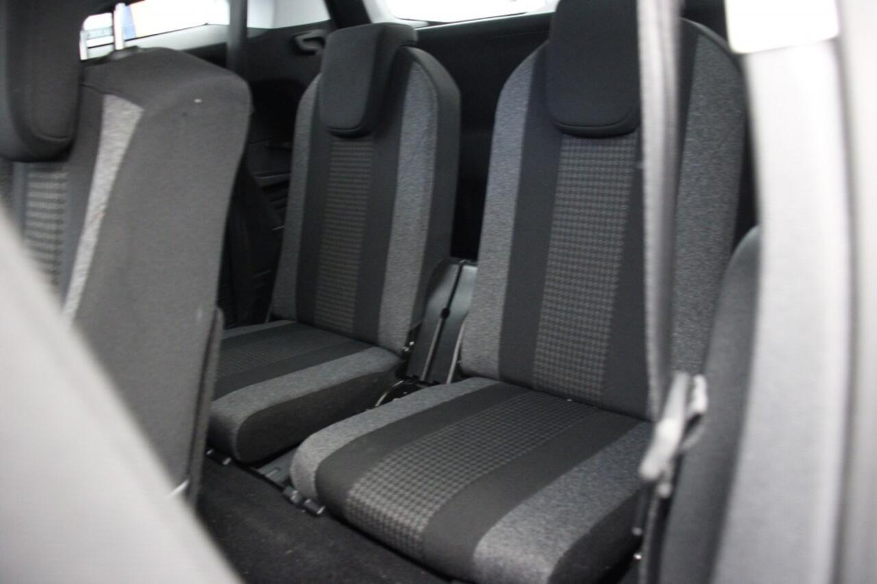 Peugeot 5008 1.2 PureTech Premium 7 Persoons - Carplay, Navi, Camera, Cruise, Trekhaak