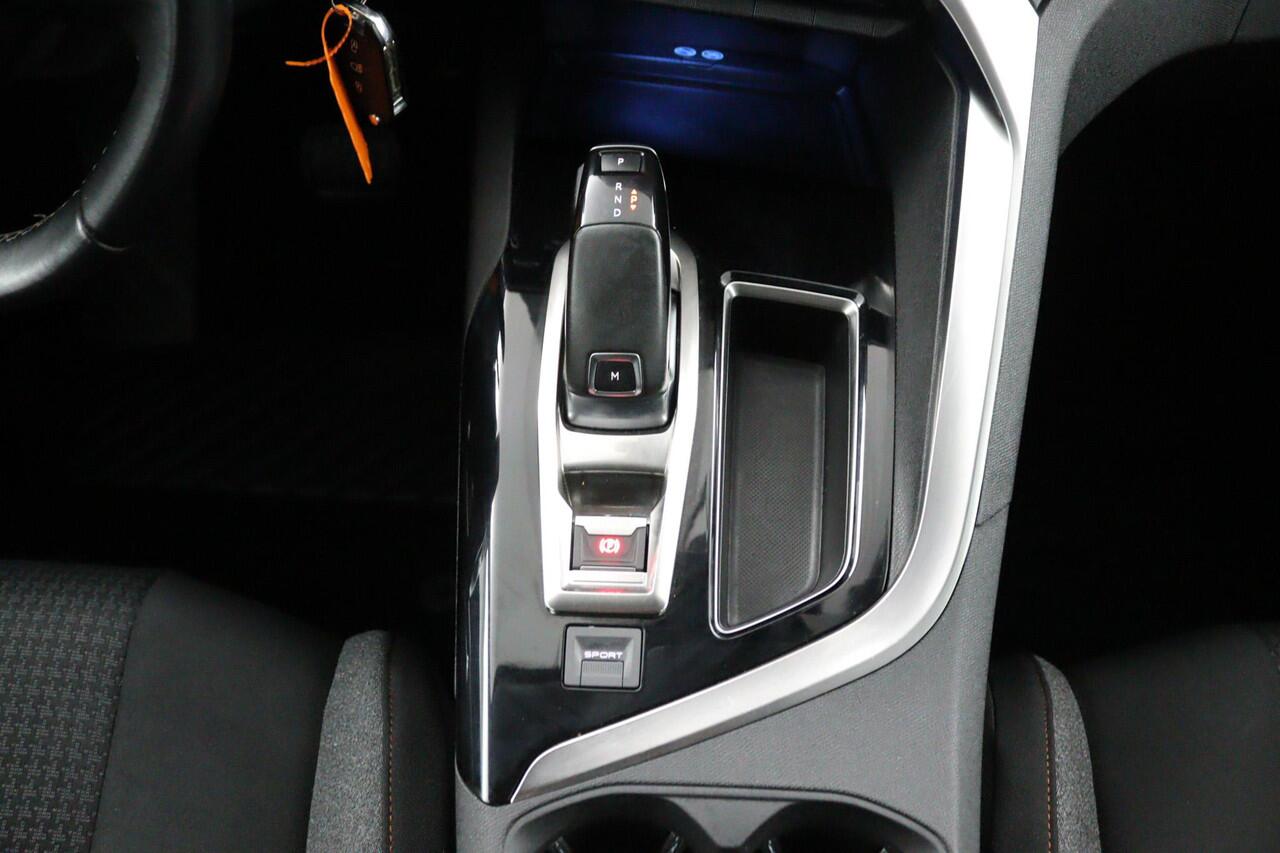 Peugeot 5008 1.2 PureTech*NAVI*CAM*HAAK*CRUISE*ECC*CARPLAY*7PER