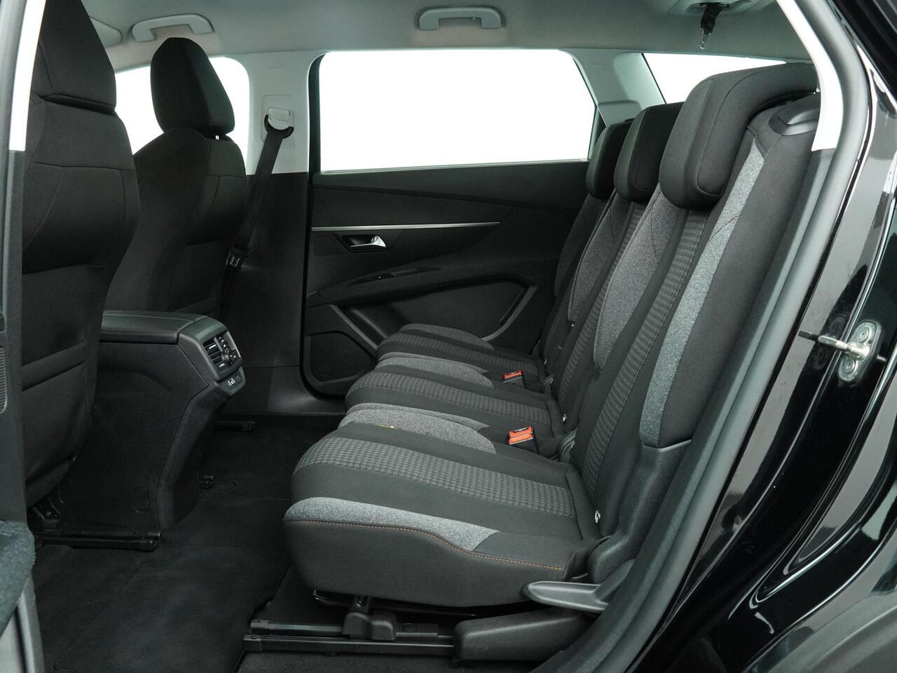 Peugeot 5008 1.2 PureTech Blue Lease Executive - 7-Zitter - Navigatie - Climate Control - Lichtmetalen velgen