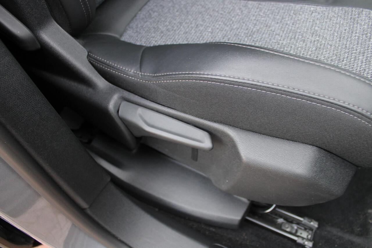 Peugeot 5008 1.2 PureTech 130PK Allure Pack Automaat 7-zits Airco Navi Camera Carplay 53.475km