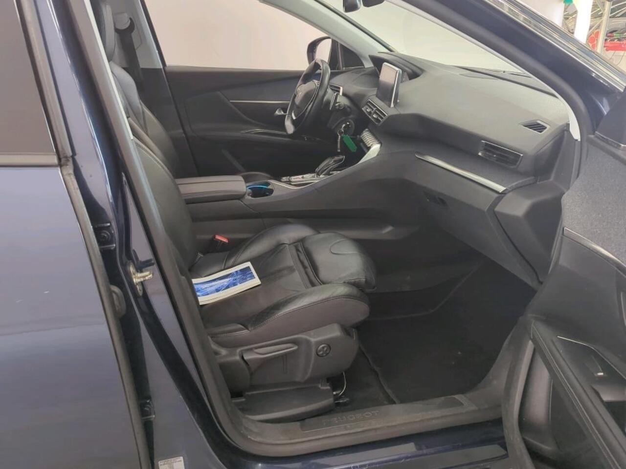 Peugeot 5008 1.2 PureTech Allure 7 Persoons Automaat Leer LED Trekhaak