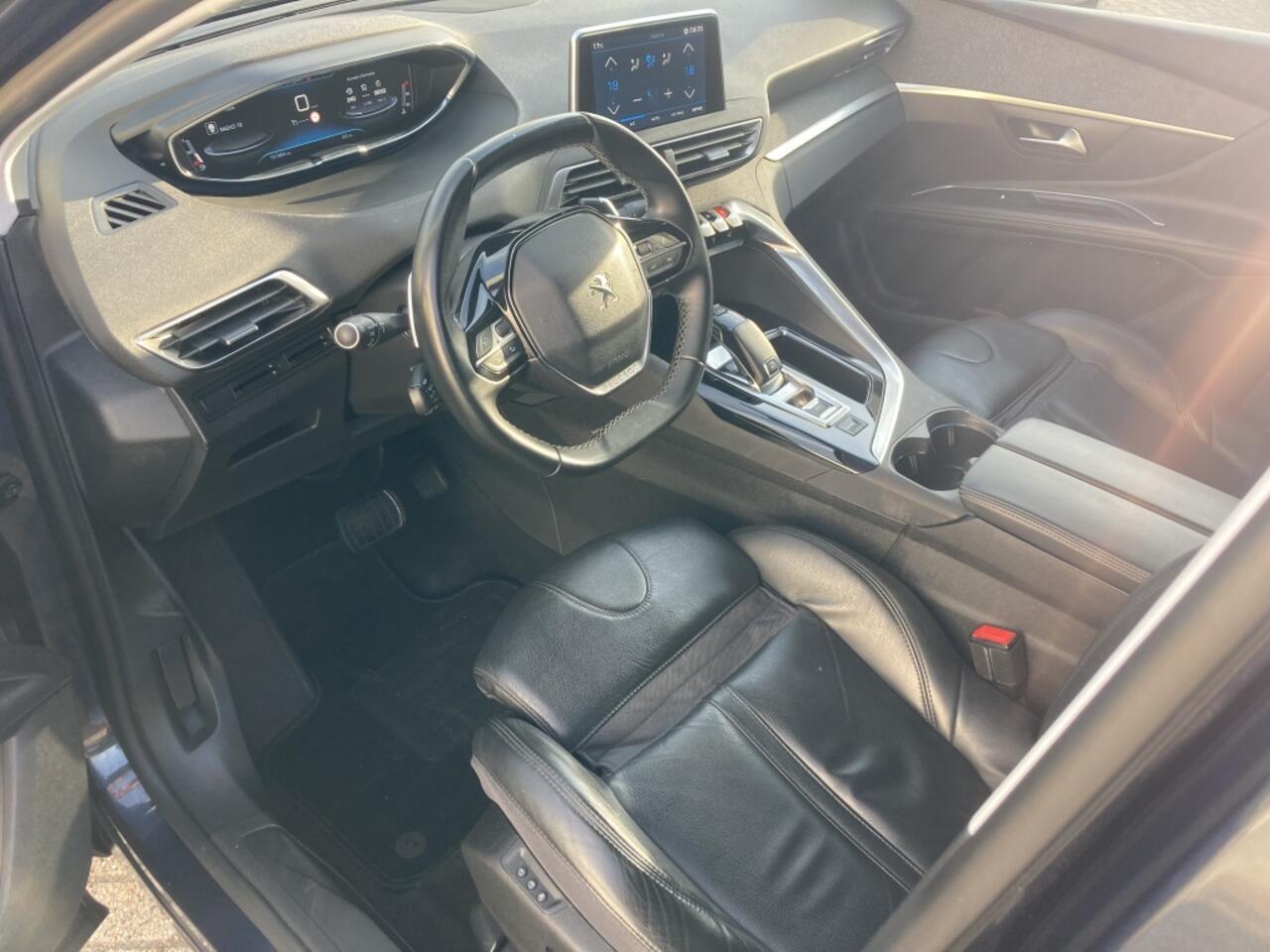 Peugeot 5008 1.2 PureTech Allure 7 Persoons Automaat Leer LED Trekhaak