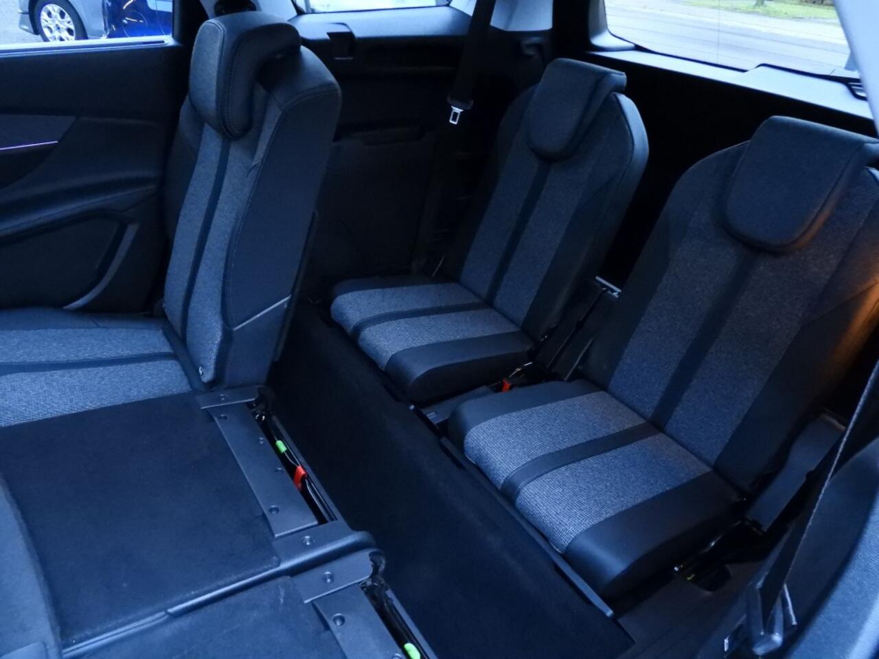 Peugeot 5008 7-PERS AUTOMAAT 130PK BLUE LEASE PREMIUM