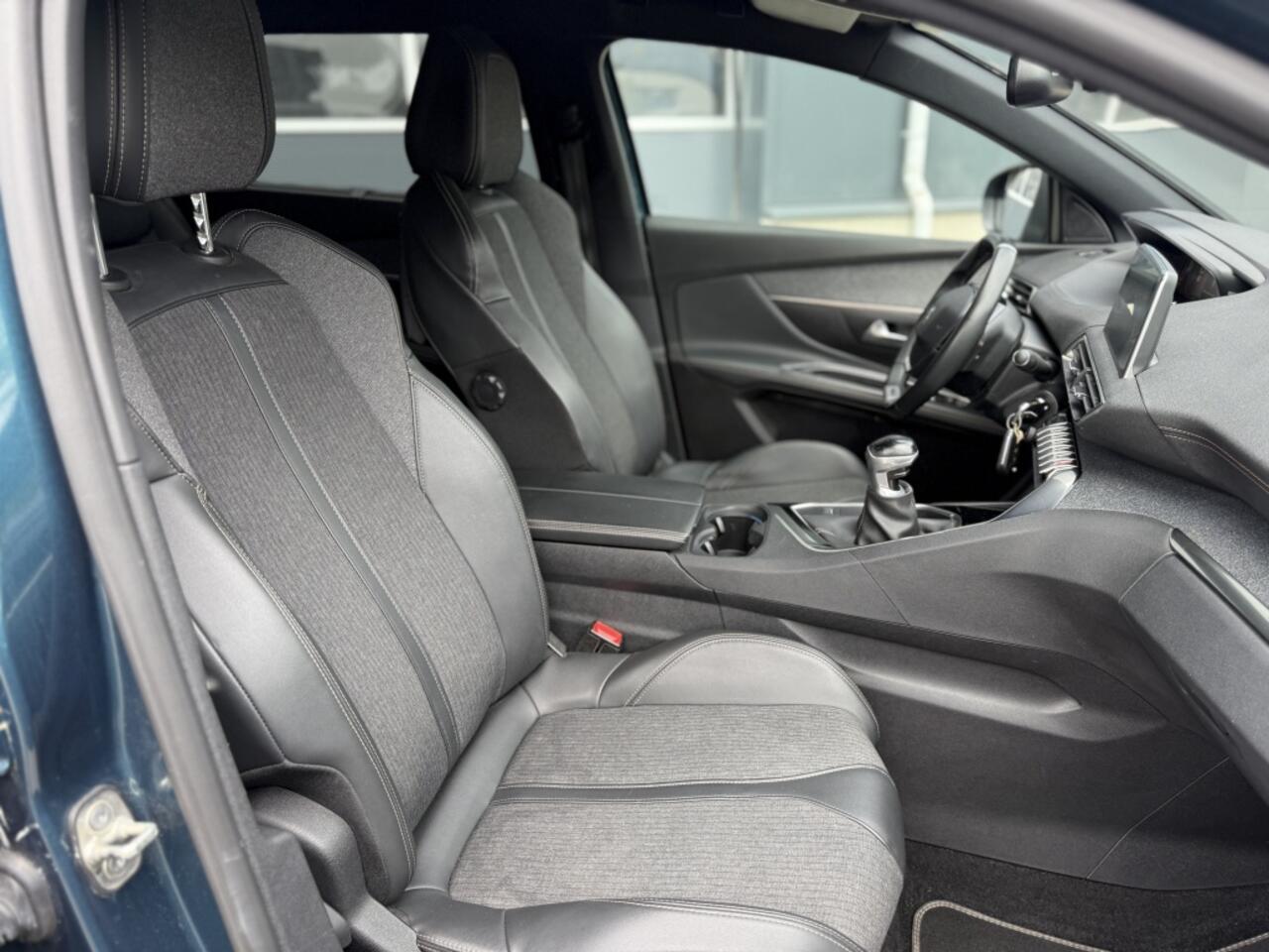 Peugeot 5008 1.2 PureTech GT-Line 7 persoons trekh.