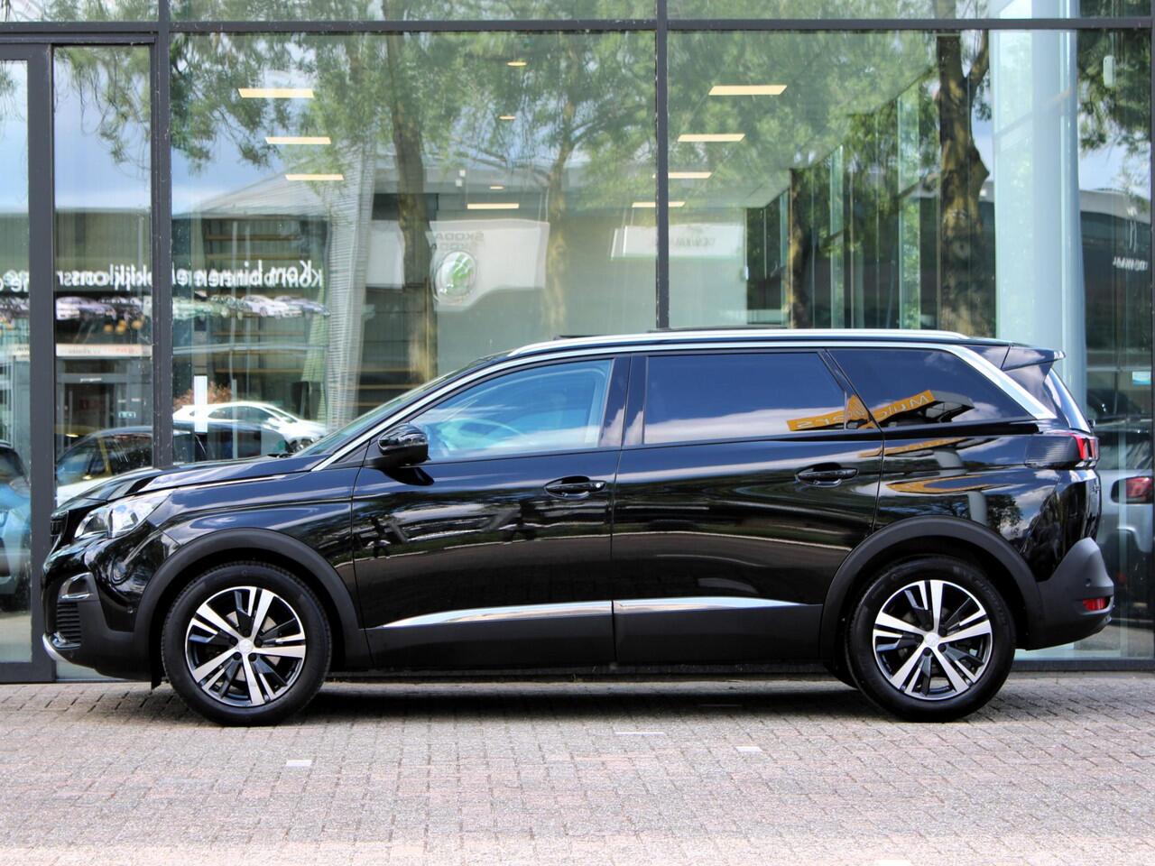 Peugeot 5008 1.2 PureTech Allure Automaat | Navi / Panoramadak / Camera