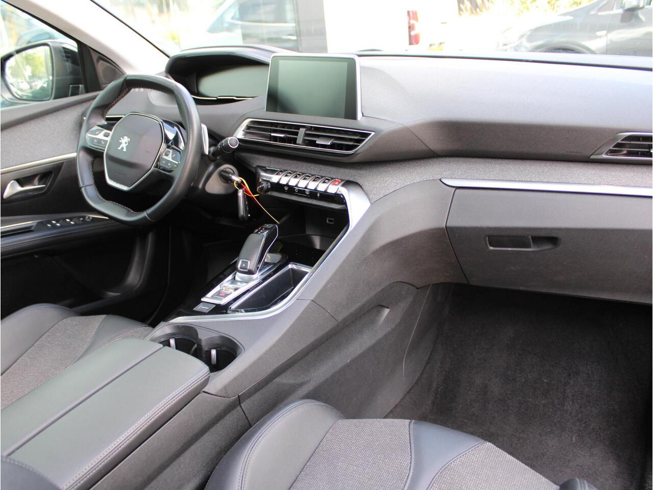 Peugeot 5008 1.2 PureTech Allure Automaat | Navi / Panoramadak / Camera