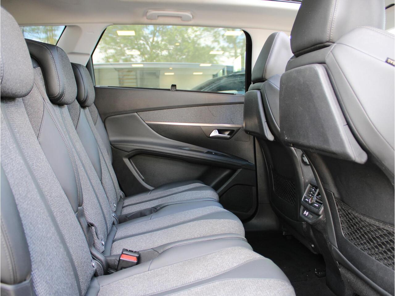 Peugeot 5008 1.2 PureTech Allure Automaat | Navi / Panoramadak / Camera