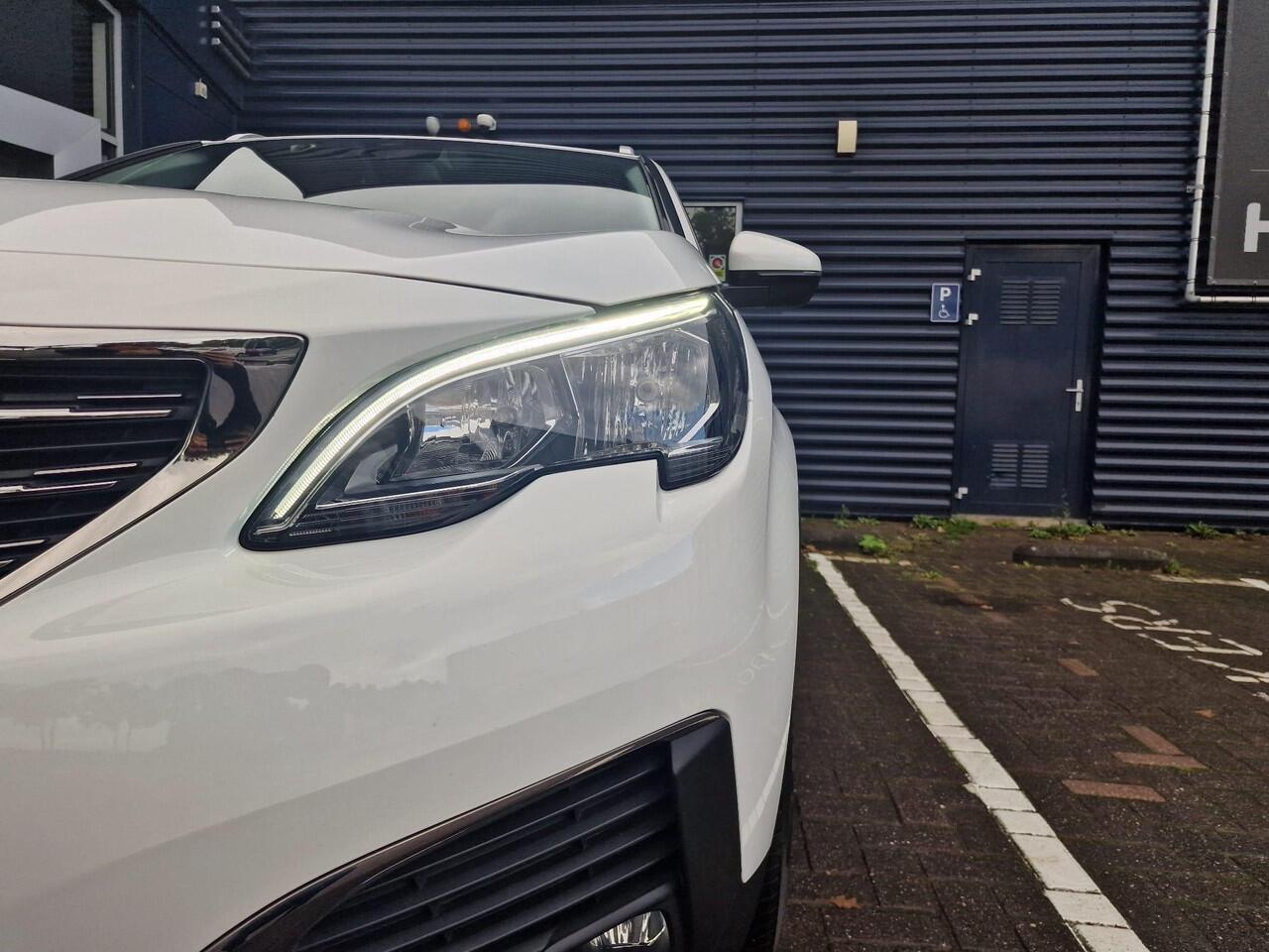 Peugeot 5008 1.2 PureTech 130pk Blue Lease Executive | 7 zitplaatsen | Automaat | Achteruitrijcamera | Navigatie | Getinte ramen achter