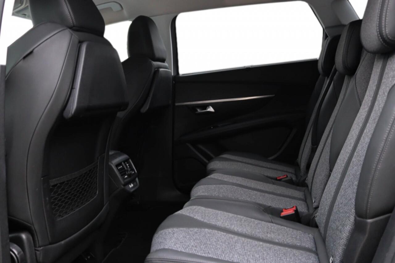 Peugeot 5008 1.2 PureTech 7P Allure Keyless l Camera l Navi