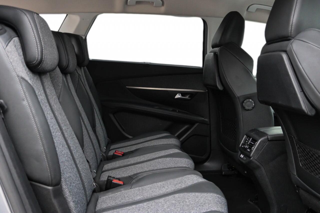 Peugeot 5008 1.2 PureTech 7P Allure Keyless l Camera l Navi