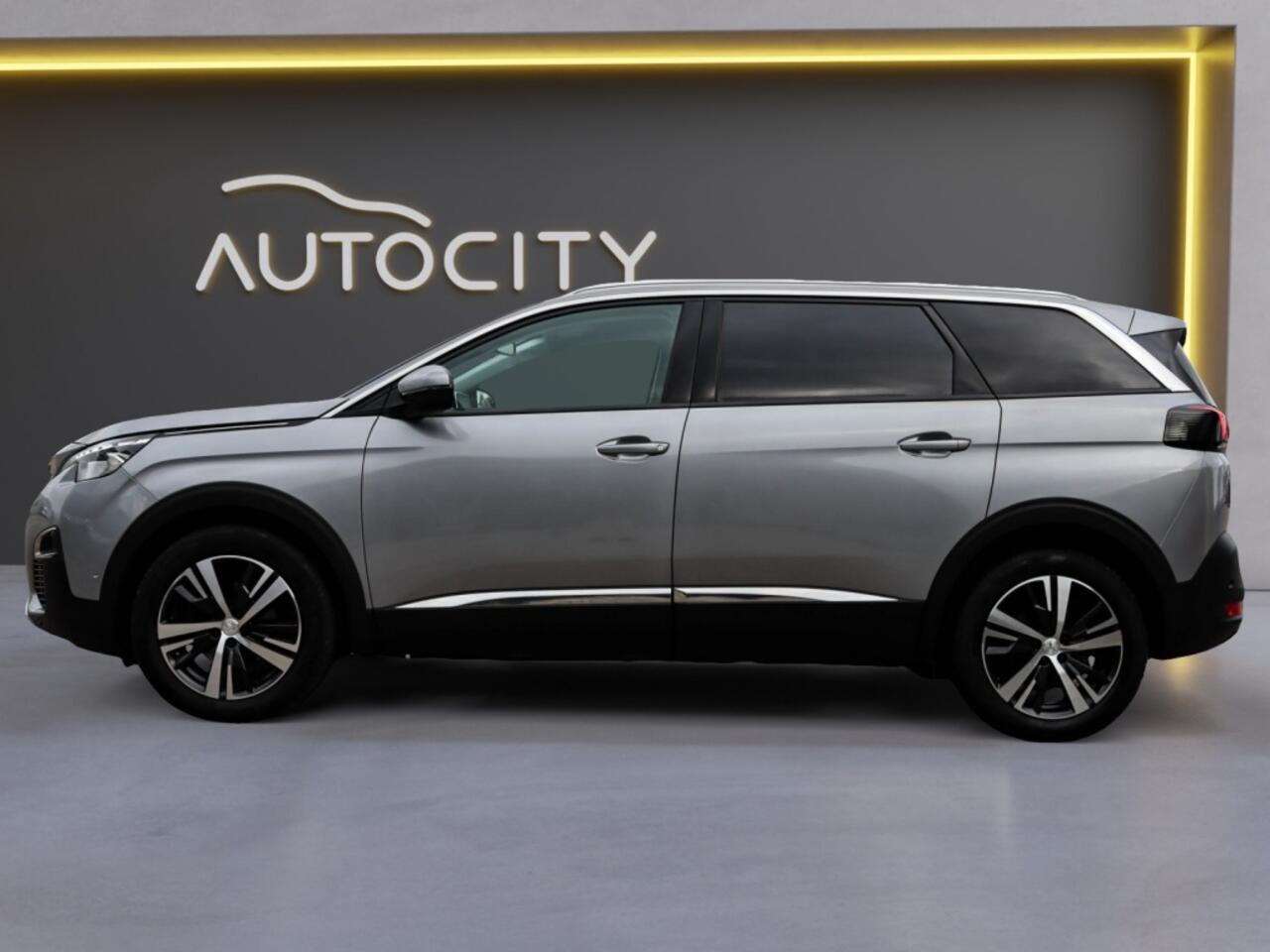 Peugeot 5008 1.2 PureTech 7P Allure Keyless l Camera l Navi