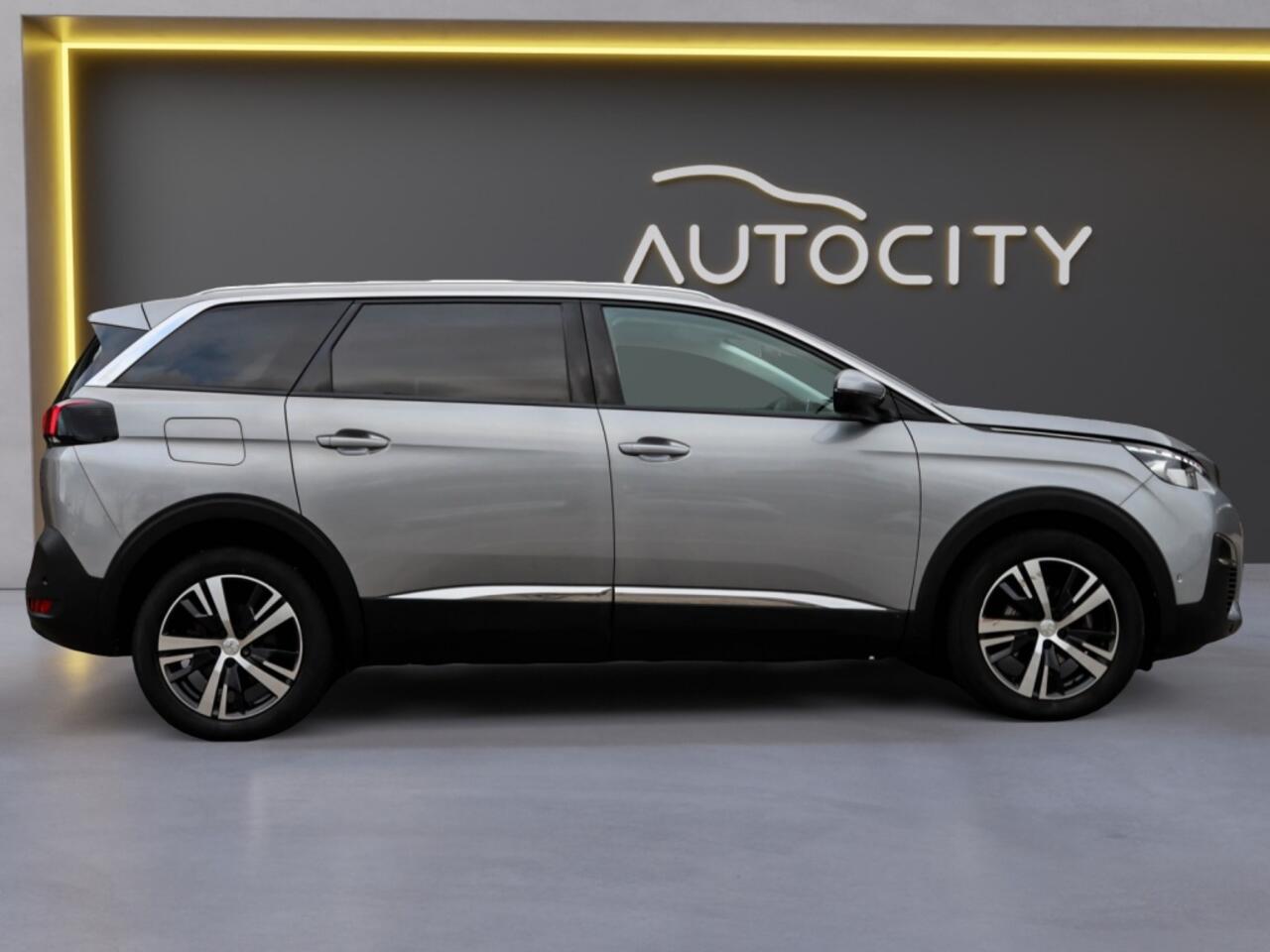 Peugeot 5008 1.2 PureTech 7P Allure Keyless l Camera l Navi