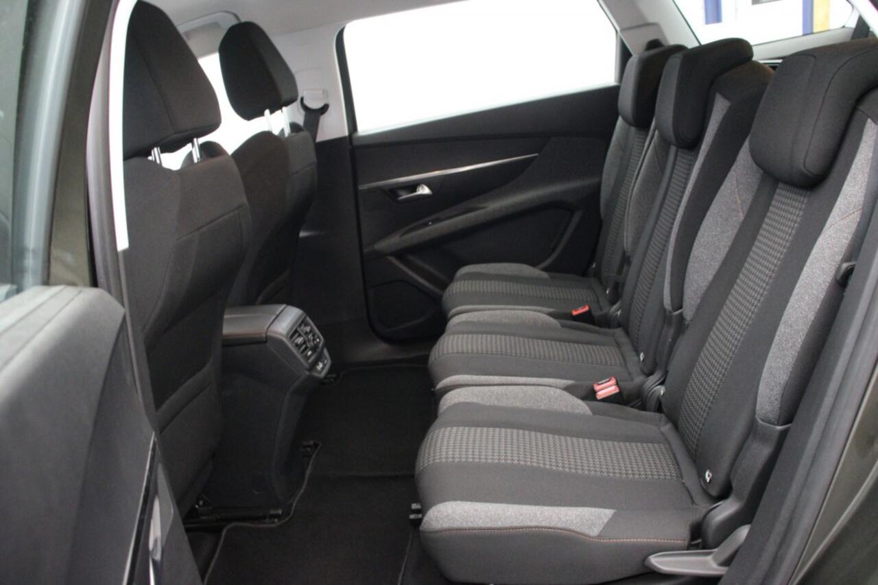 Peugeot 5008 1.2 PureTech Active 7 Persoons - Digitaal Cockpit, Carplay, Navi, Cruise