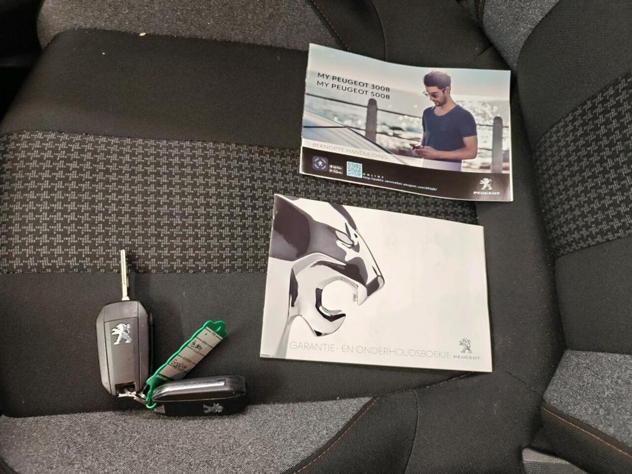 Peugeot 5008 1.2 PT BL. Executive | Geen import | Navi | Cruise | Trekhaak