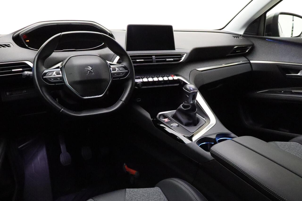 Peugeot 5008 1.2T Blue Lease Premium | 7-persoons | Keyless Entry & Start | Afneembare trekhaak | Elektrische achterklep | 19'' LM Velgen | Camera | Navigatie | Climate Control