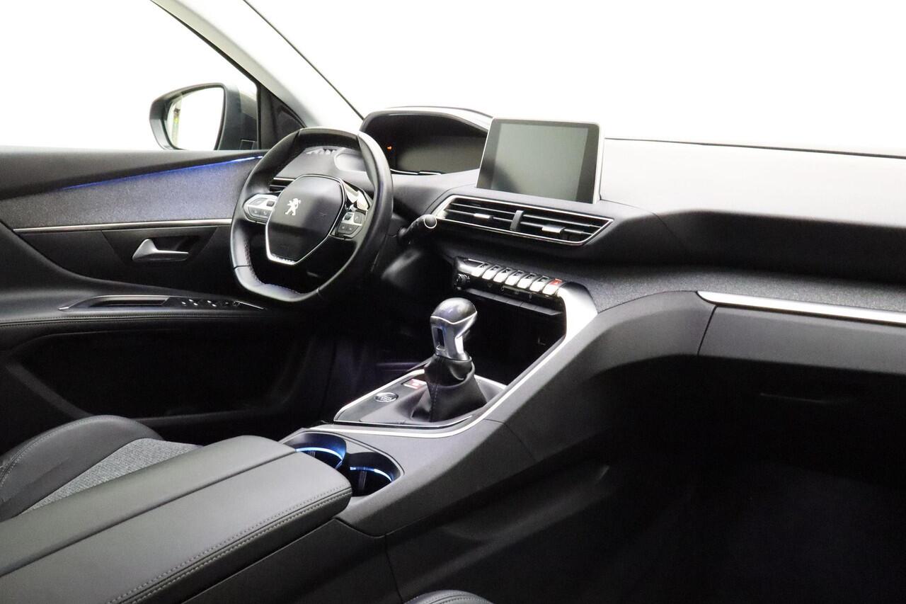 Peugeot 5008 1.2T Blue Lease Premium | 7-persoons | Keyless Entry & Start | Afneembare trekhaak | Elektrische achterklep | 19'' LM Velgen | Camera | Navigatie | Climate Control