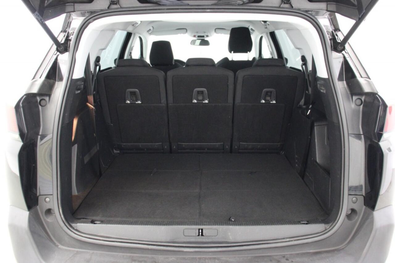 Peugeot 5008 1.2 PureTech Executive 7 Persoons - Digitaal Cockpit, Carplay, Camera, PDC