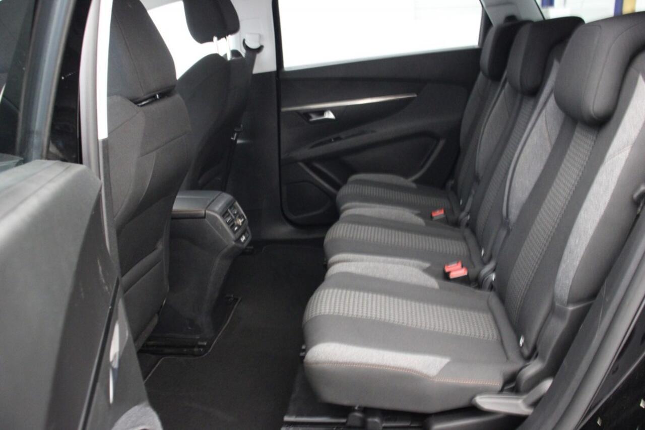 Peugeot 5008 1.2 PureTech Executive 7 Persoons - Digitaal Cockpit, Carplay, Camera, PDC