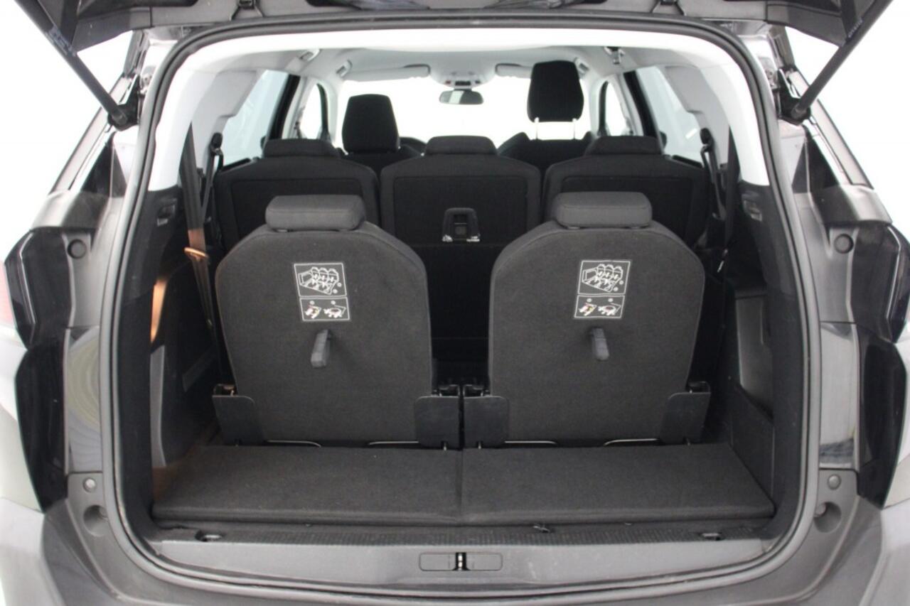 Peugeot 5008 1.2 PureTech Executive 7 Persoons - Digitaal Cockpit, Carplay, Camera, PDC