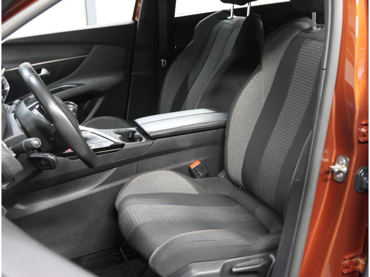 Peugeot 5008 1.2 130PK Blue Lease Active | AppleCarPlay/AndroidAuto | Cruise Control | Climate Control | Camera | LED | 7 PERSOONS! | Navigatie | Isofix | Parkeersensoren | Trekhaak |